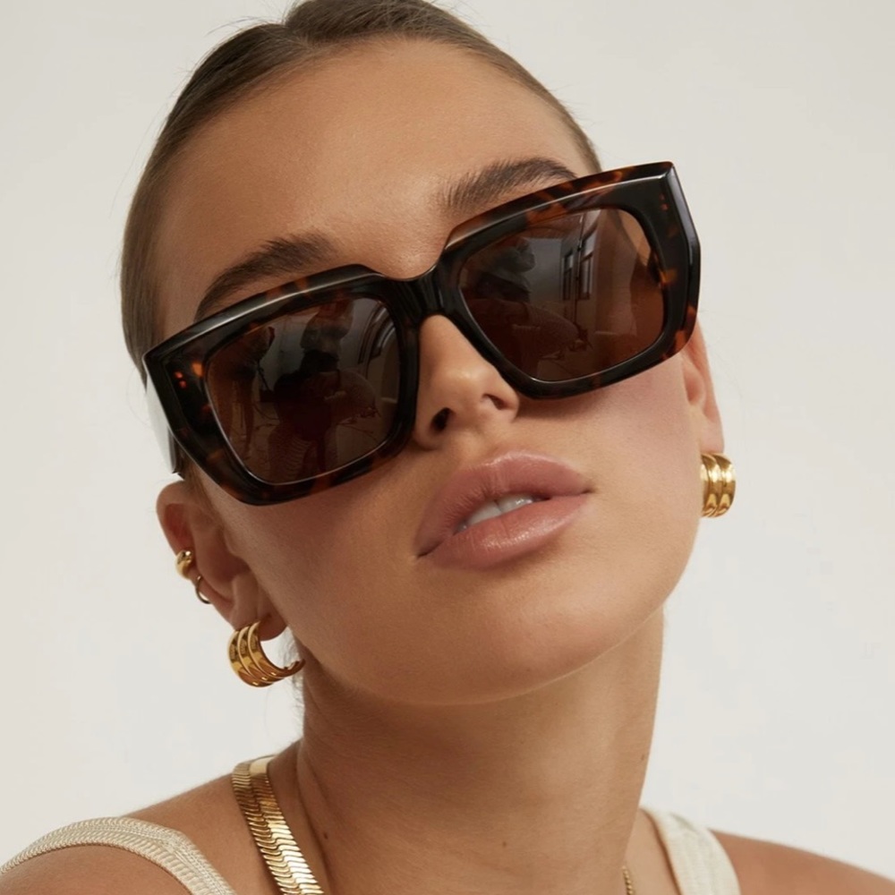 Banbe The Irina Sunglasses in Havana Brown